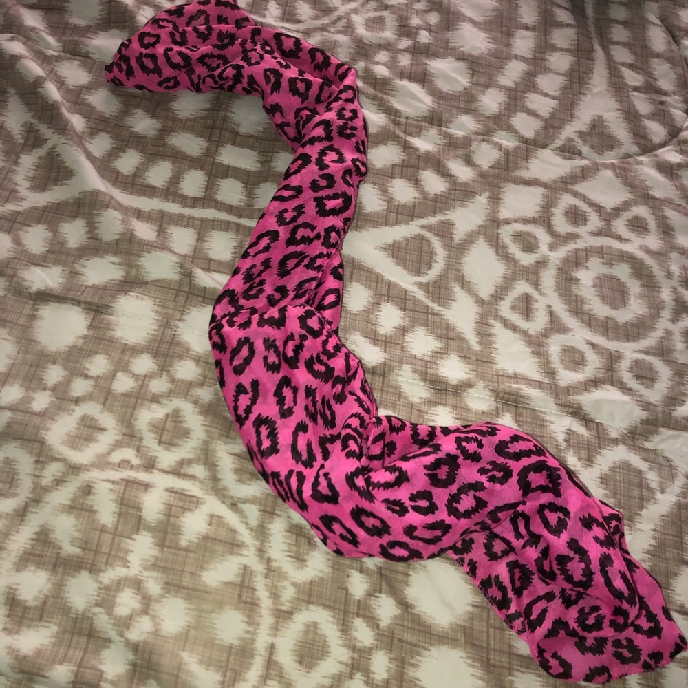 🧣Pink and Black Cheetah Print ♾ Scarf🧣